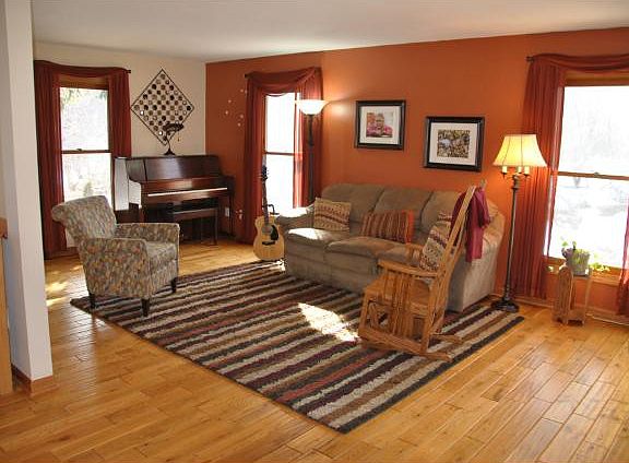 2nd image of 10092 Stillwater Ln N