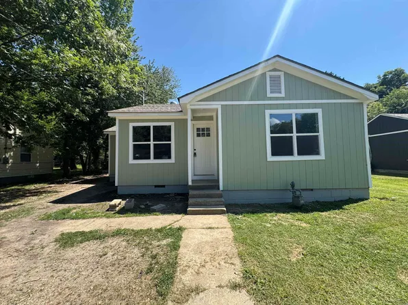704 W Davis St, Piggott, AR 72454