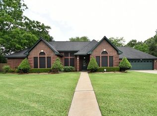 12 Cay Ct, Angleton, TX 77515