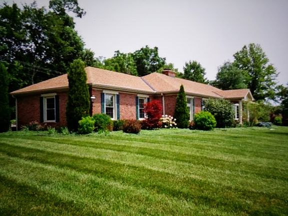 2nd image of 801 Rosewood Dr