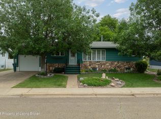145 5th Ave SE, Dickinson, ND 58601