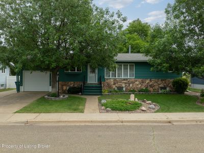145 5th Ave SE, Dickinson, ND, 58601
