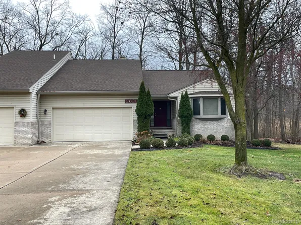 26211 James Dr, Grosse Ile, MI 48138