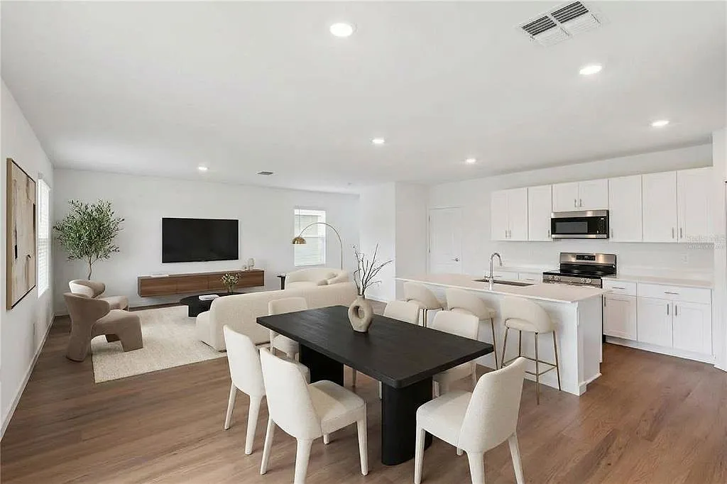4 bed, 2.5 bath, 1874 sqft, $2,150 — Photo 3