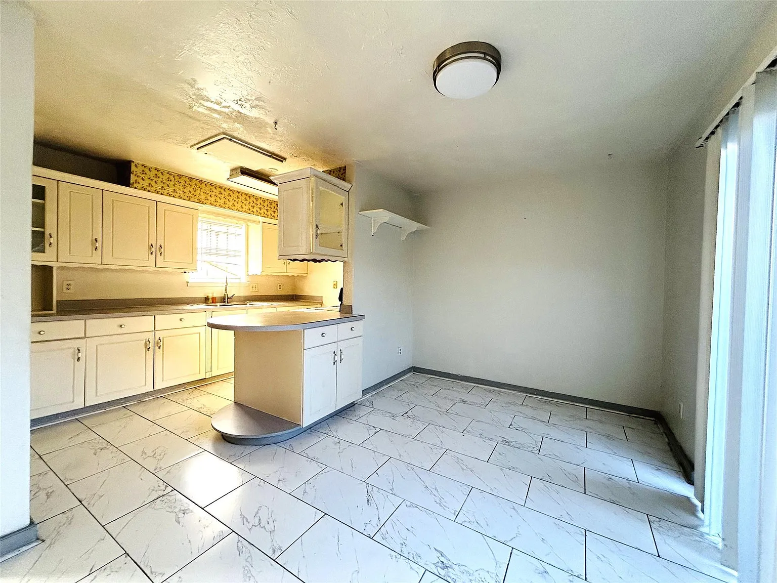 2 bed, 1.5 bath, 1190 sqft, $1,100 — Photo 3