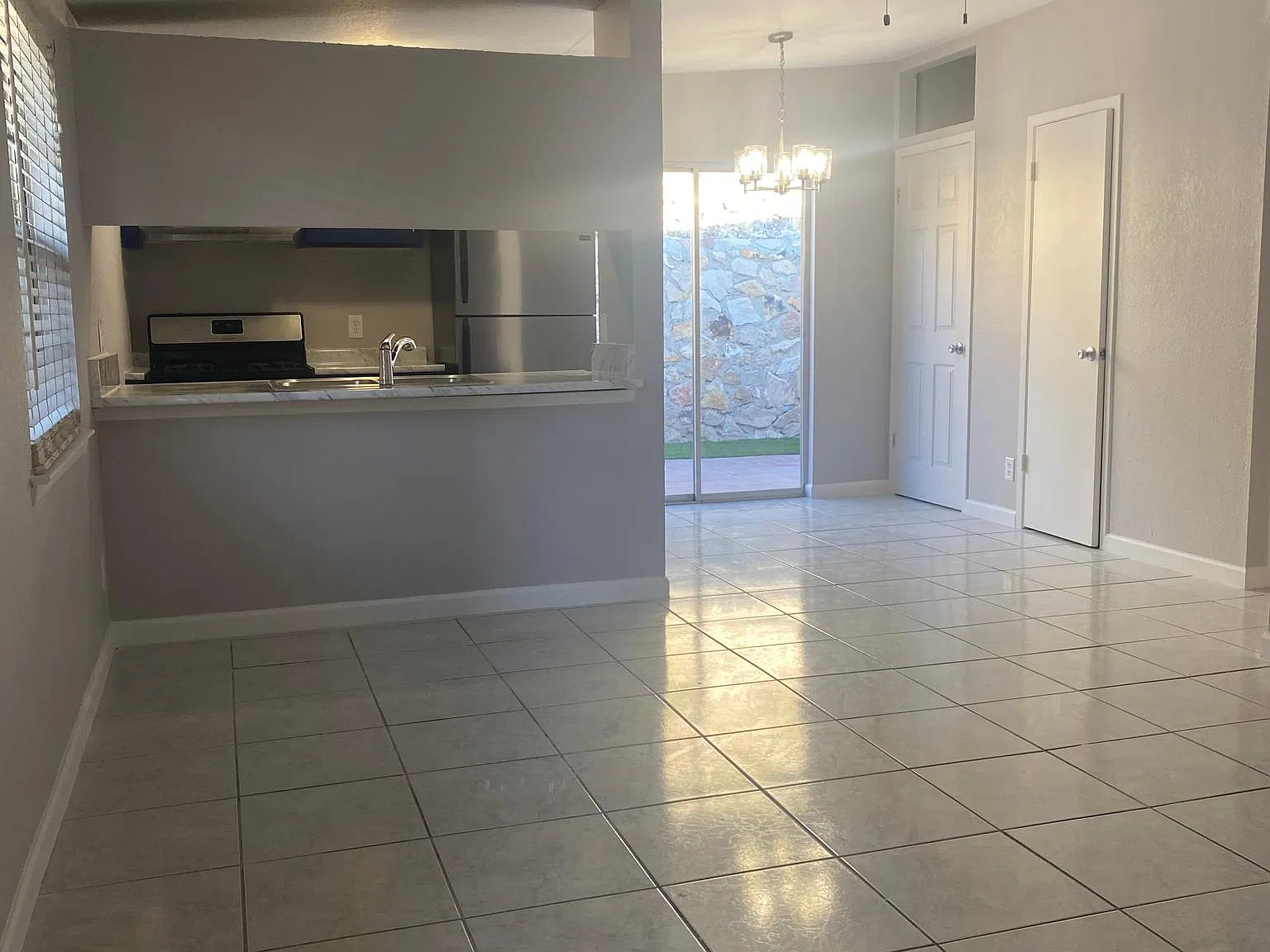 2 bed, 740 sqft, $1,100 — Photo 4
