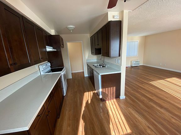 3rd image of 4312 Green Ave #10