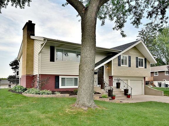 3rd image of 1024 Bourne Ln