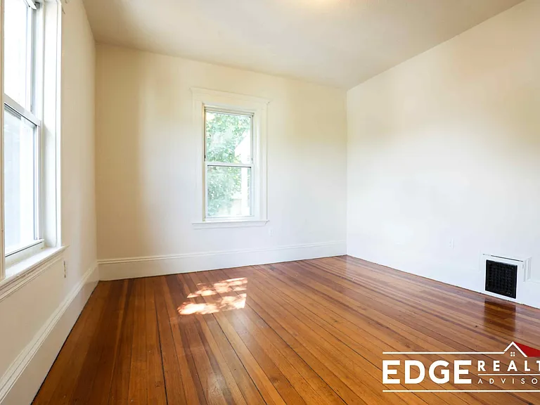 548 Washington St #3 — Photo 5