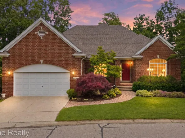 23184 Mission Ln, Farmington Hills, MI 48335