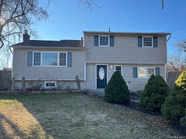 18 Lark Drive, Centereach, NY 11720