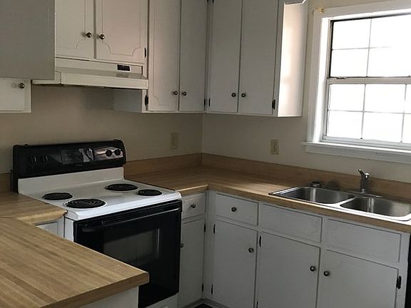 3rd image of 412 Chapelwood Dr