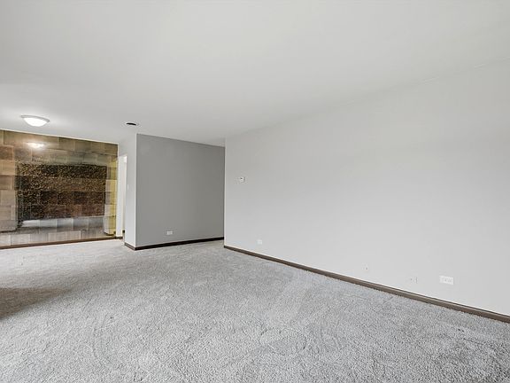 4th image of 1050 Holbrook Rd APT Q