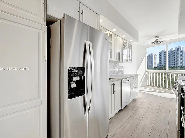 1000 Island Blvd #707 — Photo 13
