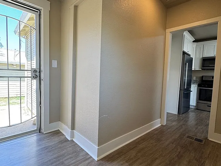 114 De Force Ave — Photo 19