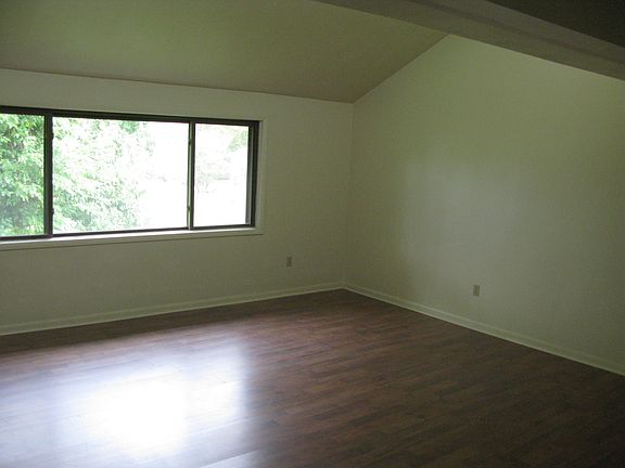 5th image of 738 Village Blvd S