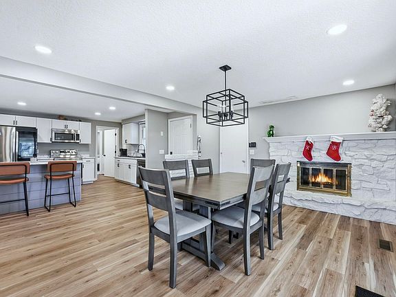 3rd image of 4837 Belvidere Dr