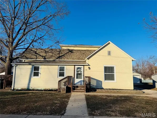 405 Perkins St, Odin, IL 62870