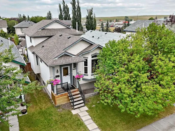 27 S Erin Meadow Cres SE, Calgary, AB T2B 3L5