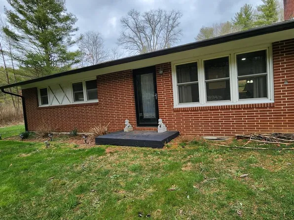 2096 Aspen Dr, Woodlawn, VA 24381