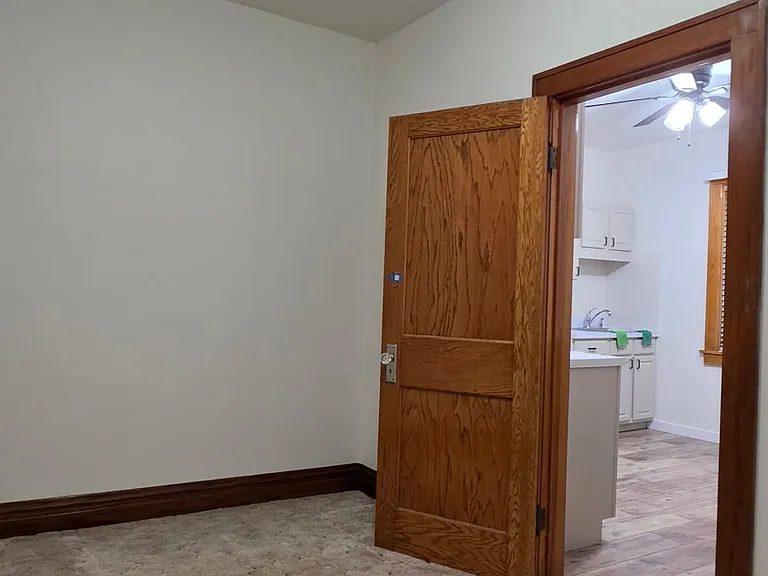 5019 Homerlee Ave — Photo 11