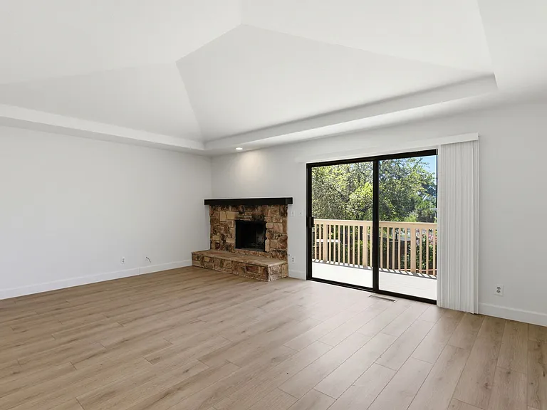 114 Falmouth Ct — Photo 5