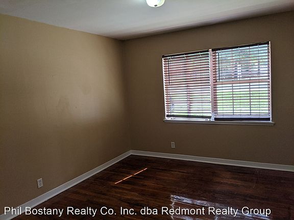 4th image of 236 21st Ave S APT 15