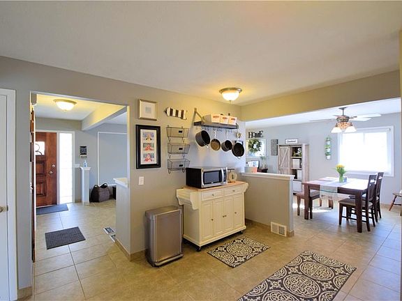 4th image of 3161 Woodlawn Dr