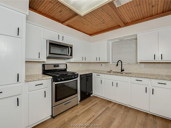 5th image of 4404 Sherwood Dr
