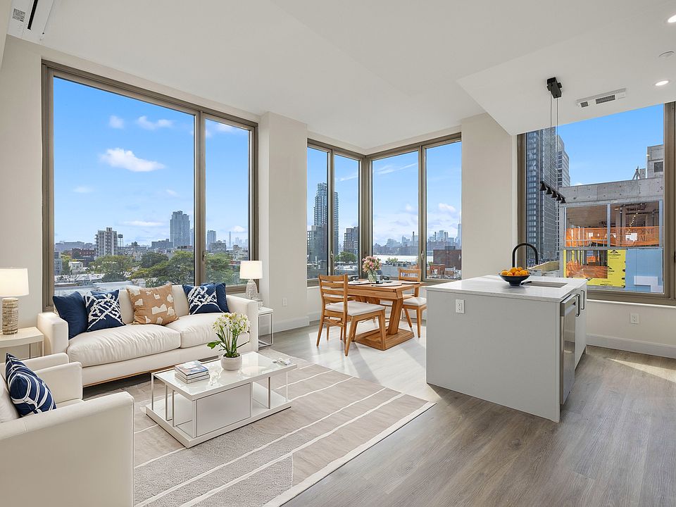1st image of 75 Dupont St #615