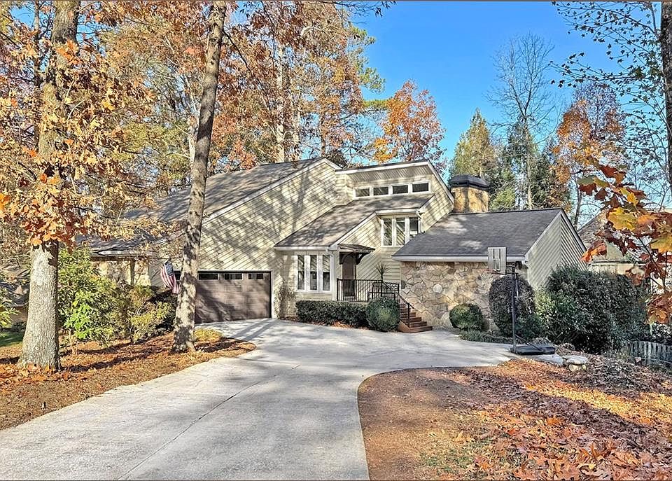1st image of 2990 Ascot Ln