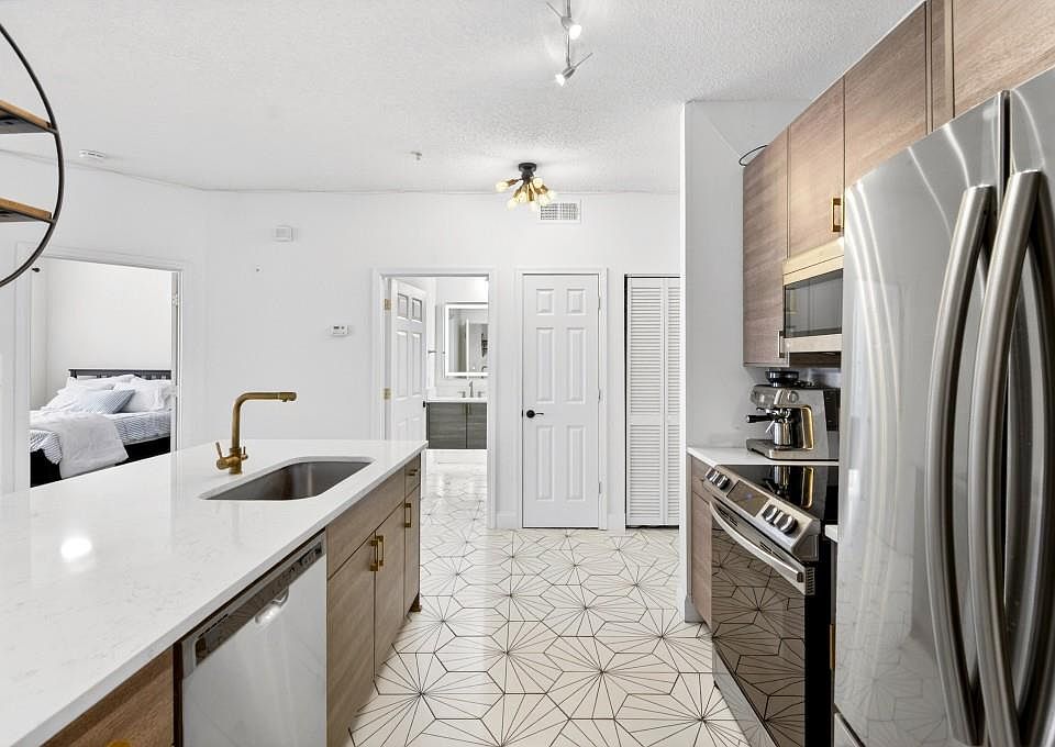 1st image of 955 Juniper St NE Unit 3028