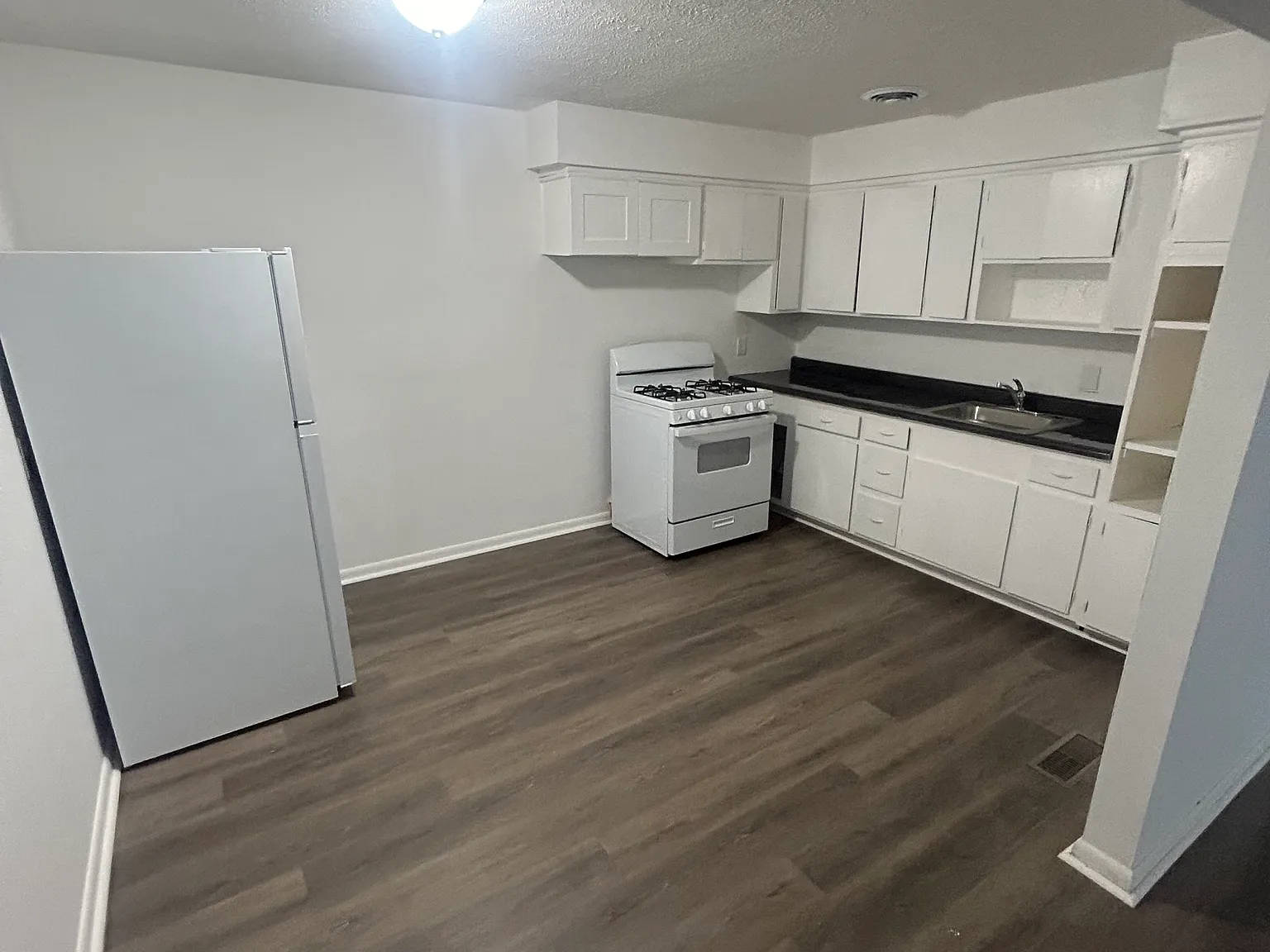2 bed, $1,300 — Photo 1