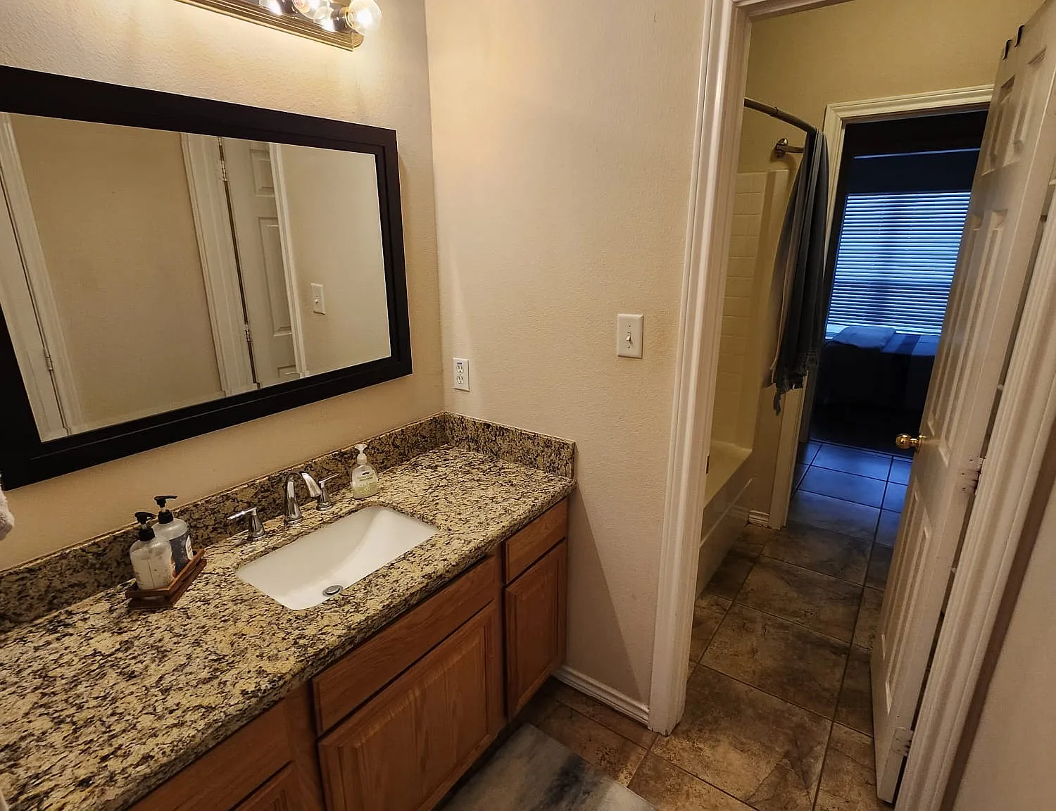 3 bed, 1278 sqft, $700 — Photo 4