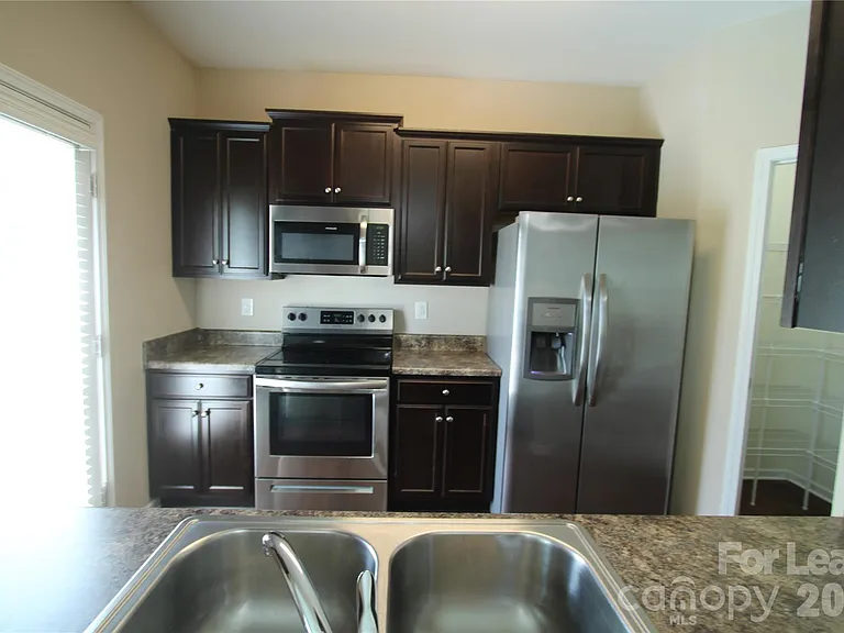 9348 Hamel St — Photo 8