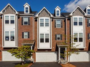 945 Coletta Cir, Naperville, IL 60563