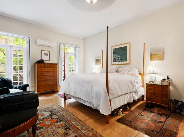 27 West 9th Street image 3 of 11