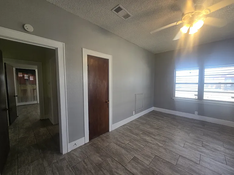 3828 Avenue S 1/2 — Photo 9