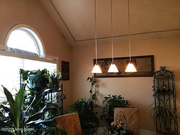 5th image of 520 Shady Brook Ln