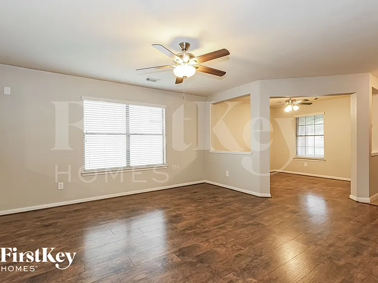 29311 Legends Hill Dr — Photo 5