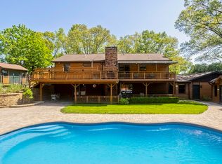 198 Mountain View Dr, Holyoke, MA 01040