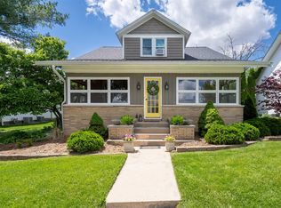 405 N Franklin St, Roanoke, IL 61561