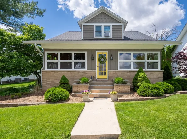 405 N Franklin St, Roanoke, IL 61561