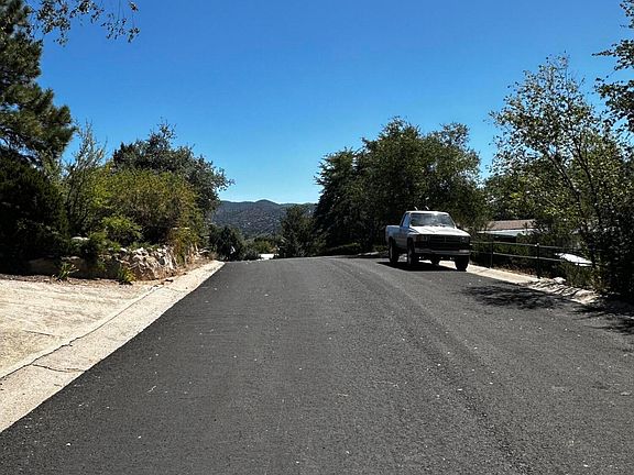 4th image of 826 Oak Terrace Dr