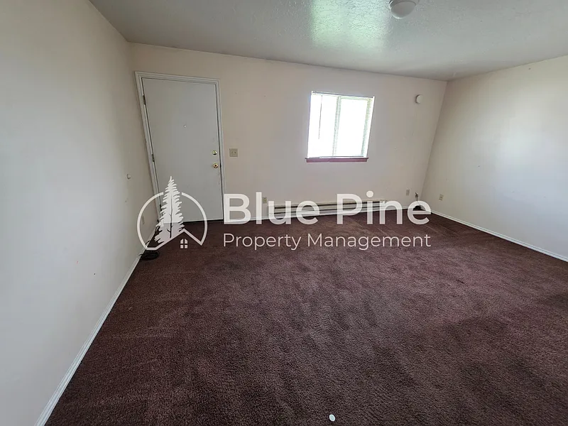 3 bed, 1.0 bath, 1050 sqft, $995 — Photo 3