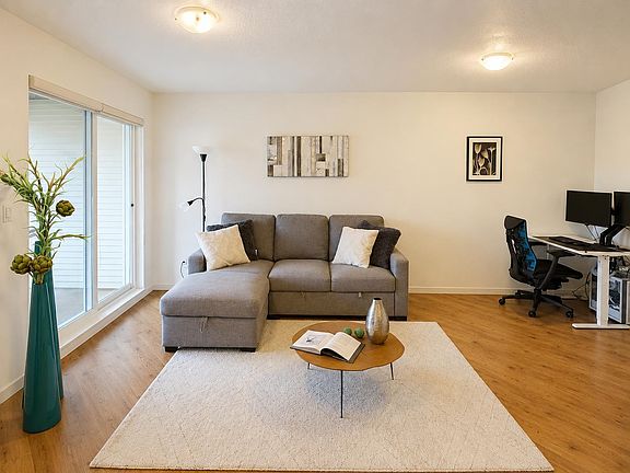 2nd image of 5600 Andrews Rd #323