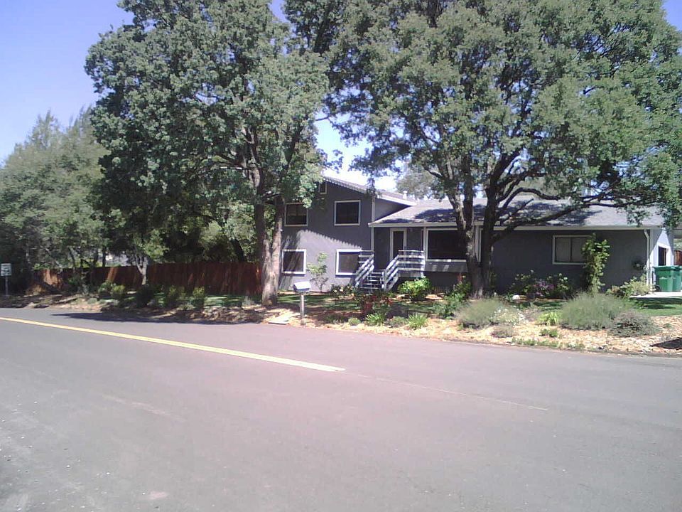 Mature Oaks Corner lot