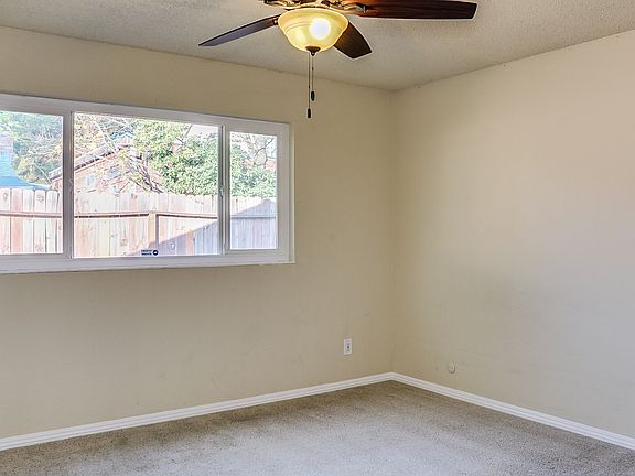 4th image of 141 Gunnison Ave