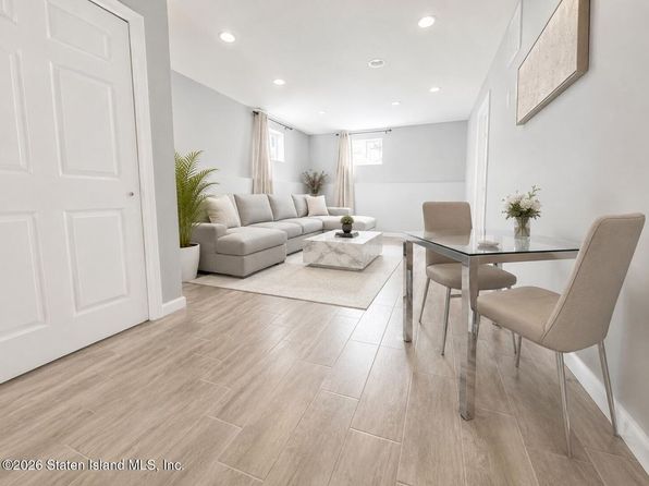 24 Drumgoole Rd #1