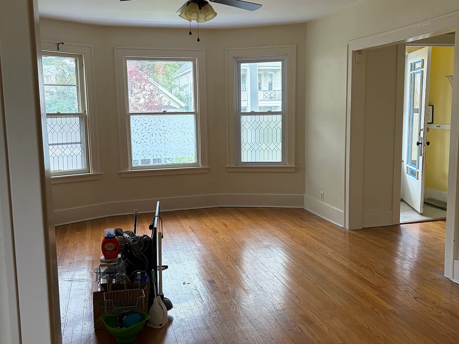 3 bed, 1300 sqft, $1,600 — Photo 2